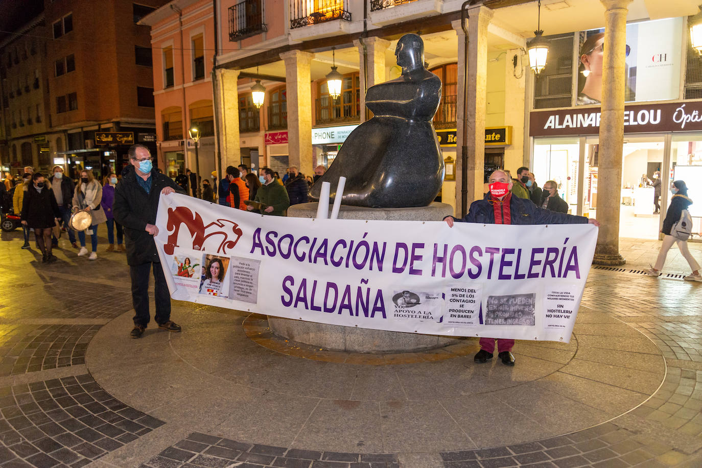 Fotos: Los hosteleros de Palencia protestan por las pérdidas de sus negocios