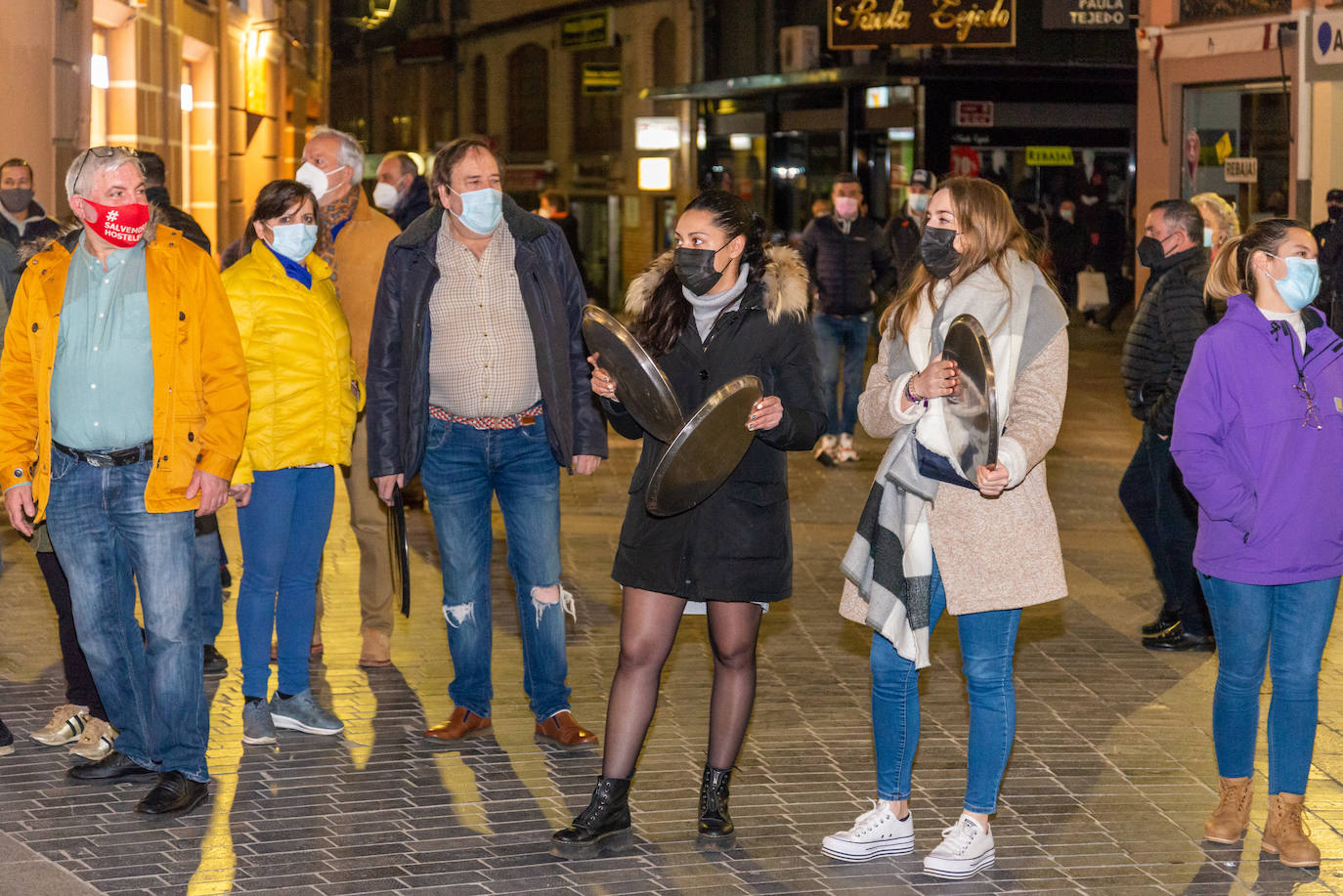 Fotos: Los hosteleros de Palencia protestan por las pérdidas de sus negocios