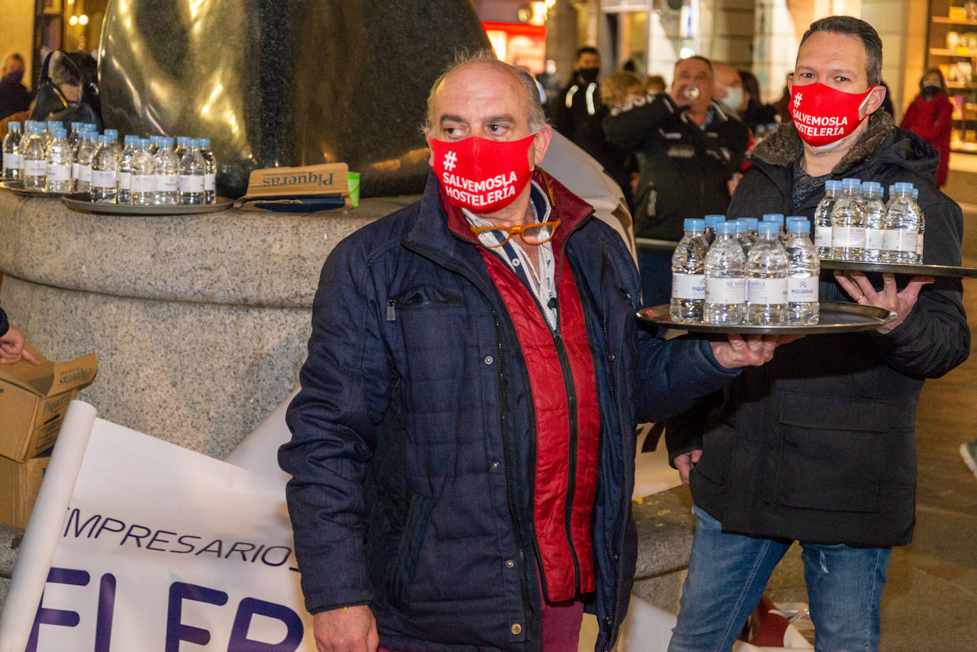 Fotos: Los hosteleros de Palencia protestan por las pérdidas de sus negocios