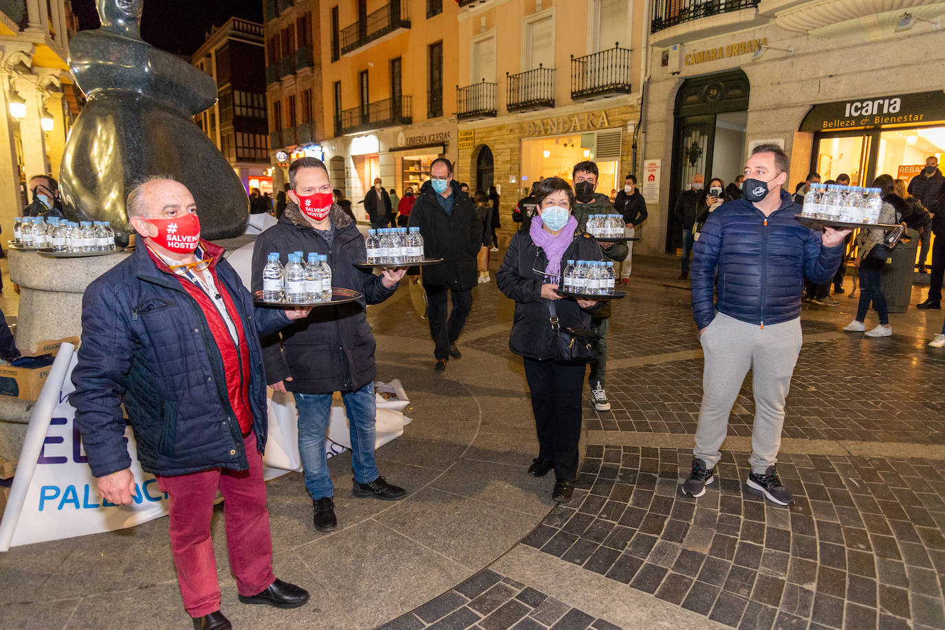 Fotos: Los hosteleros de Palencia protestan por las pérdidas de sus negocios