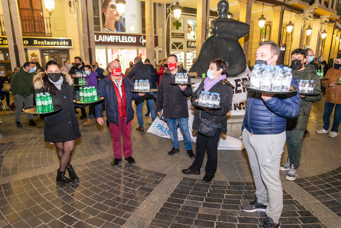 Fotos: Los hosteleros de Palencia protestan por las pérdidas de sus negocios