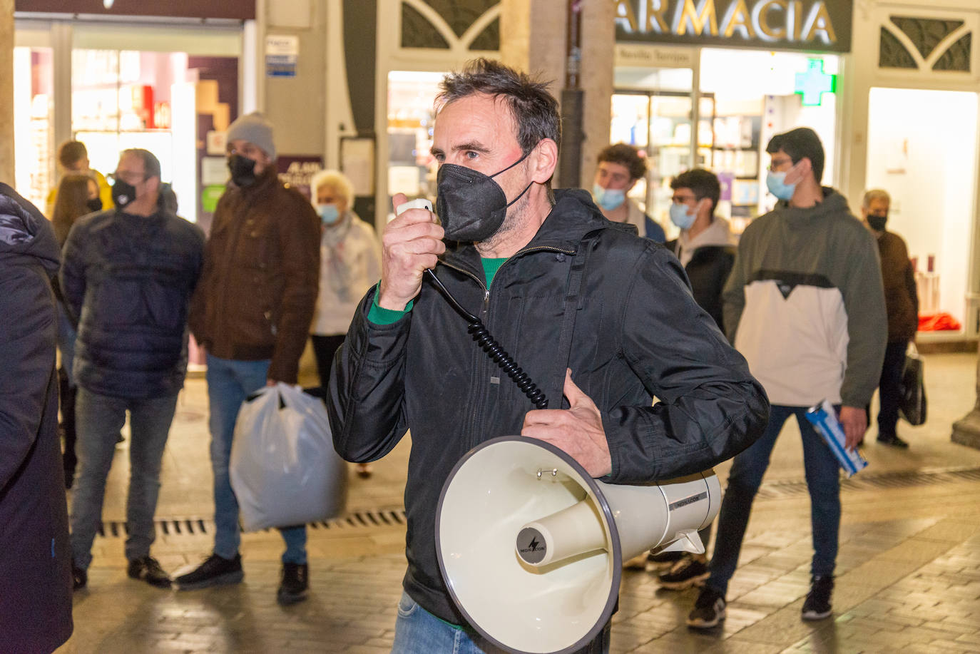 Fotos: Los hosteleros de Palencia protestan por las pérdidas de sus negocios