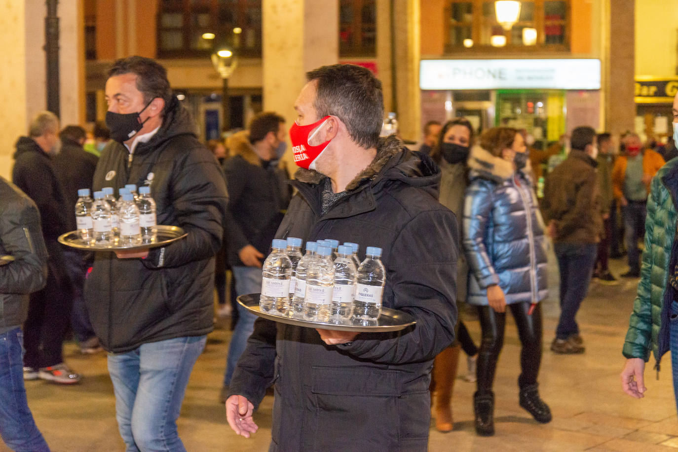 Fotos: Los hosteleros de Palencia protestan por las pérdidas de sus negocios