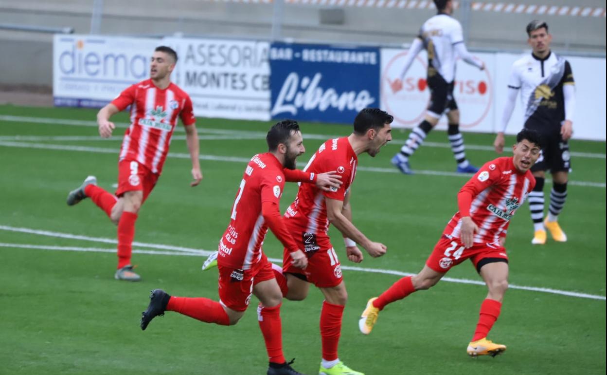 Los jugadores del Zamora celebran uno de sus goles ante Unionistas. 