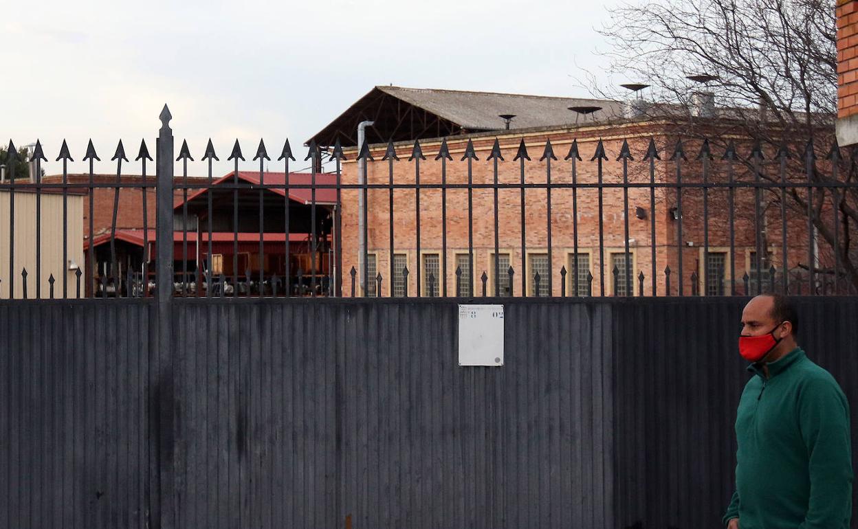 Uno de los accesos a la Base Mixta. 