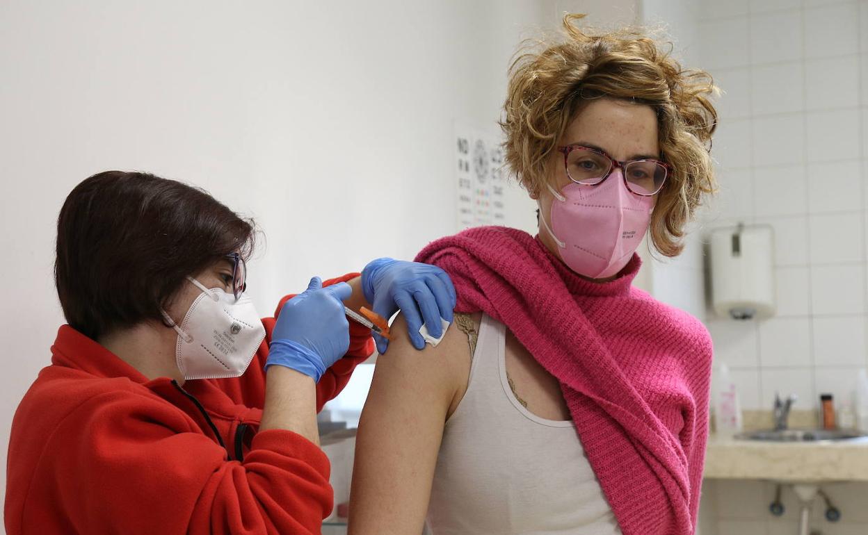 Vacunación en Palencia, en el centro de salud de La Puebla. 