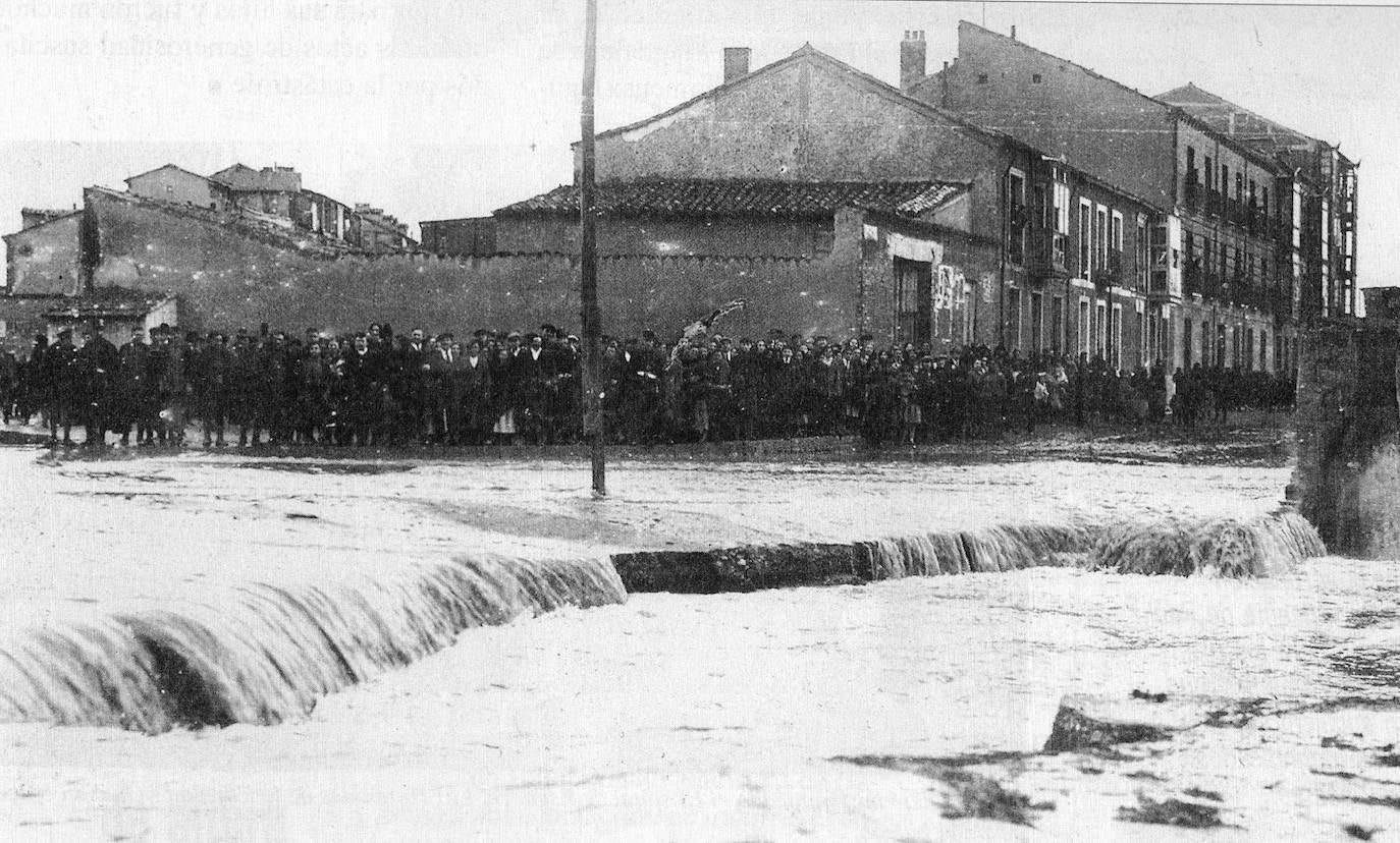 Desbordamiento del río en La Pilarica.