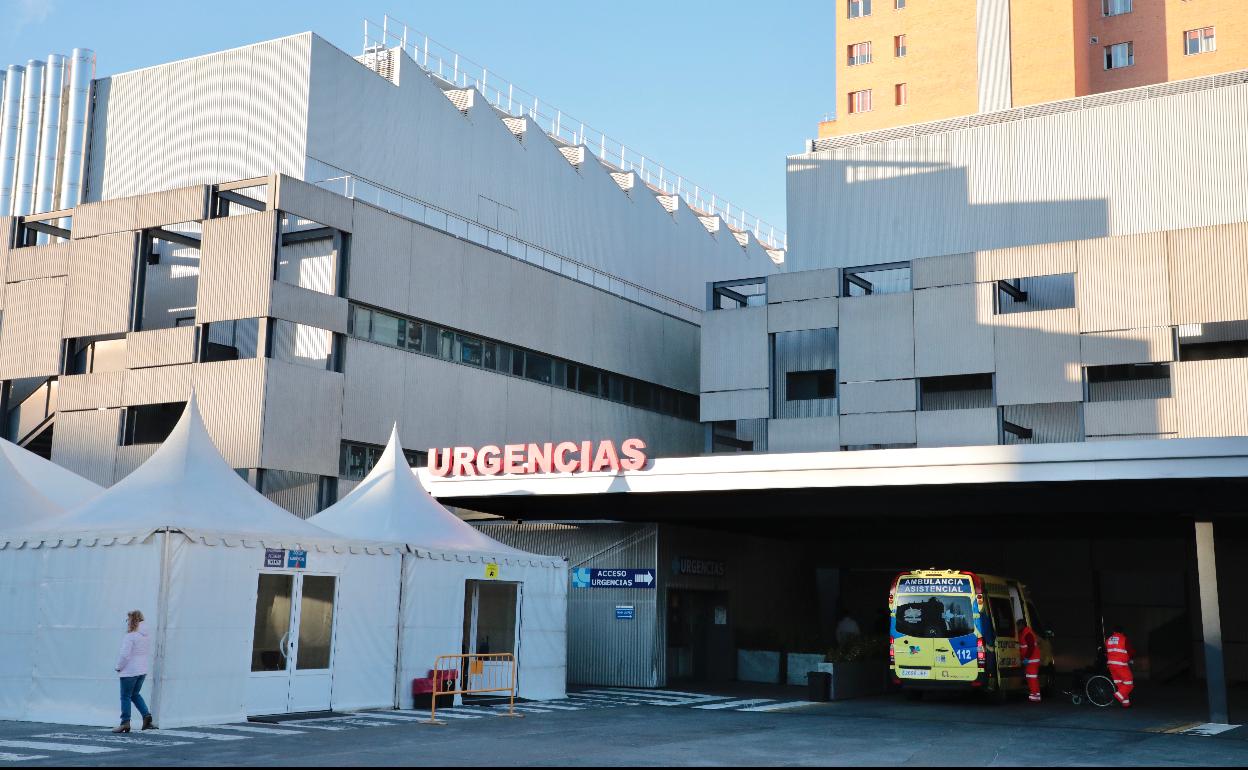 Entrada a las Urgencias del Hospital Clínico de Valladolid.