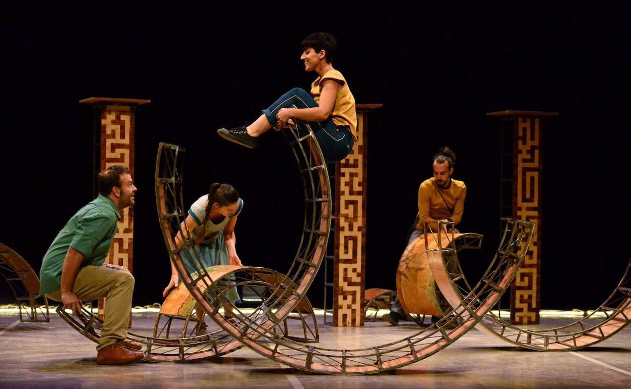 Imagen de la compañía Vaivén Circo, que interpretará el espectáculo 'Esencial' el domingo 14 de marzo.
