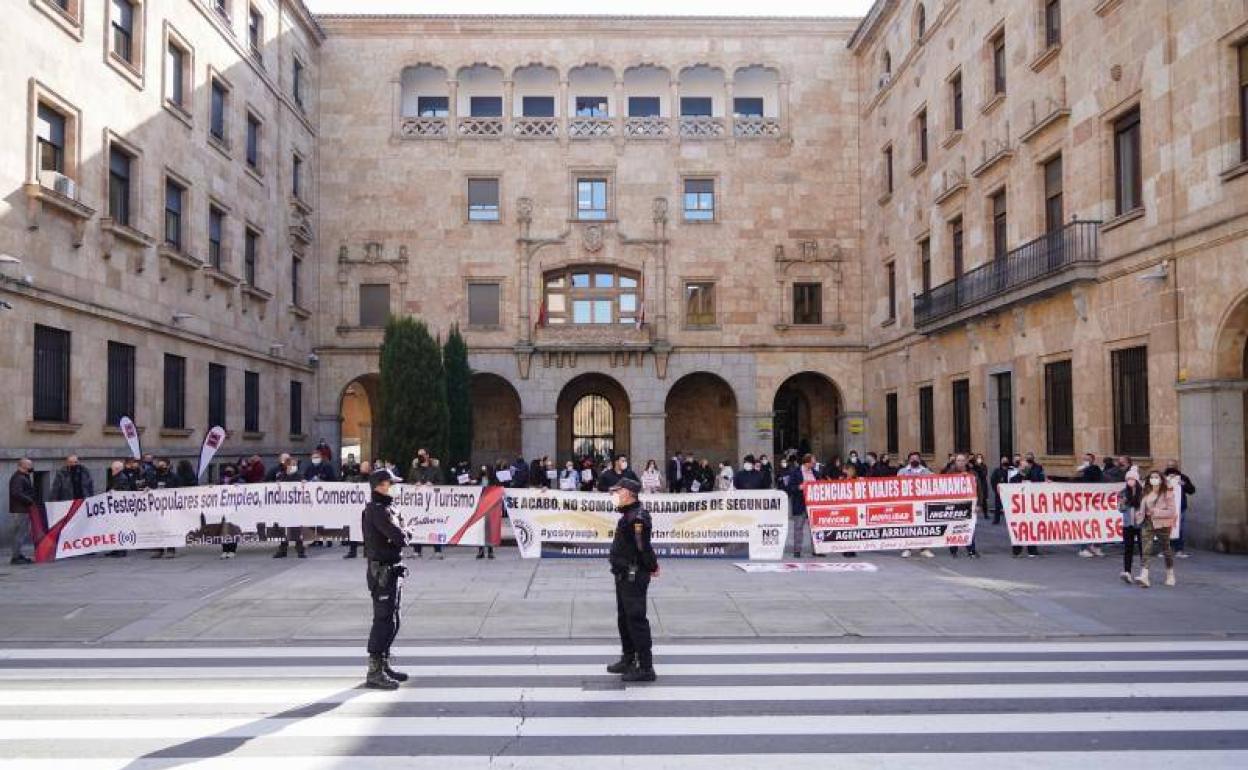 Concentración ante la Subdelegación del Gobierno tras terminar la caravana.