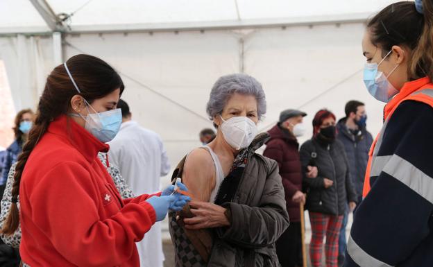 La vacuna llegará el miércoles a los mayores de 90 años en 16 centros de salud rurales