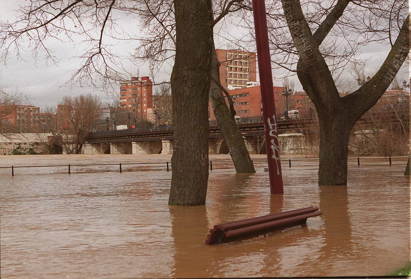 Fotos: El día que el Pisuerga disparó las alarmas en Valladolid