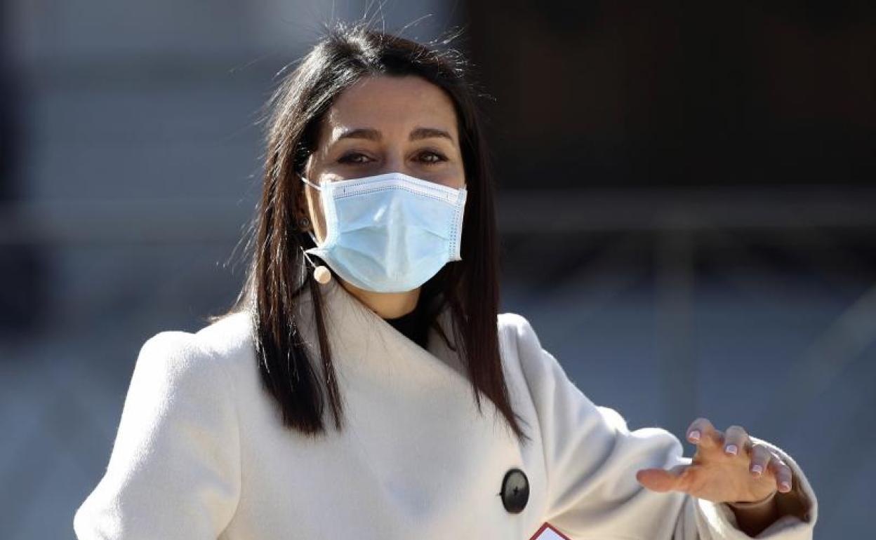 La presidenta de Cs, Inés Arrimadas, durante su participación en el encuentro 'Por un poder judicial independiente' celebrado hace una semana en la Plaza de la Villa de París, en Madrid. 