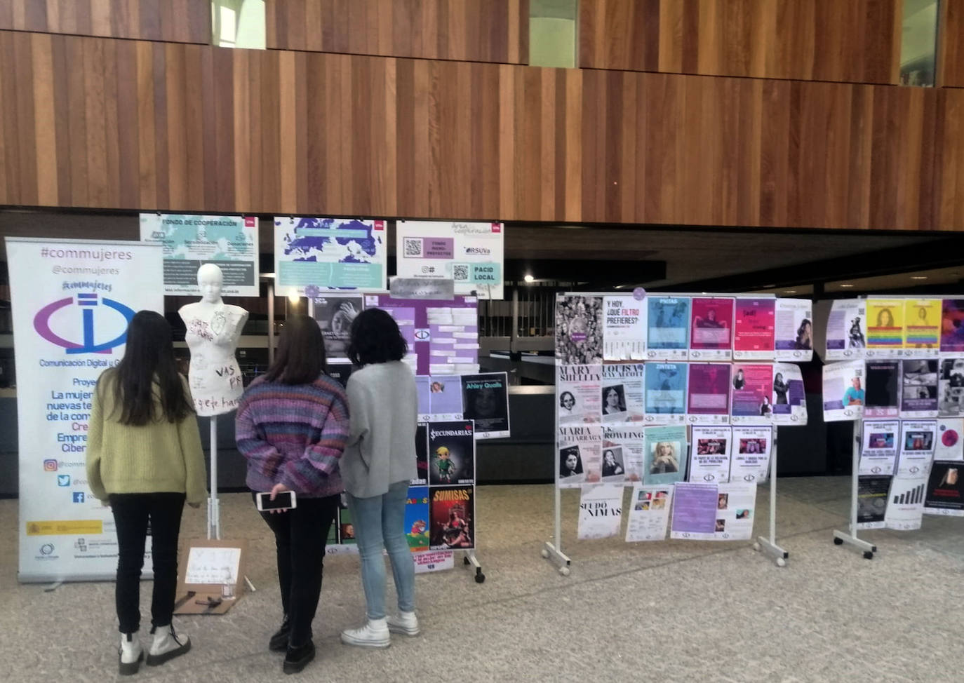 Diversas actividades durante la celebración del 8-M en Segovia. ANTONIO DE TORRE Y ÓSCAR COSTA