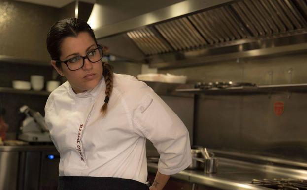 Rocío Parra en las cocinas del restaurante En la Parra de Salamanca. 