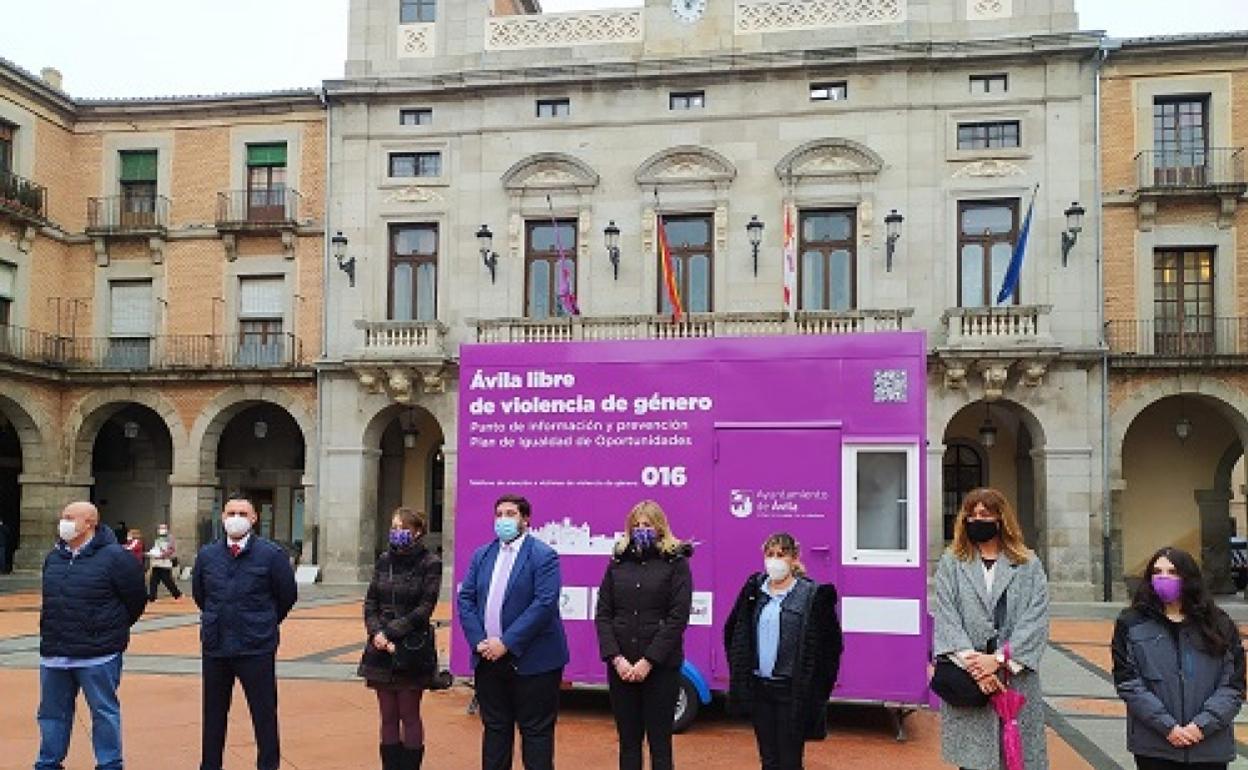 Presentación del 'Punto Violeta'  en la plaza del Mercado Chico 