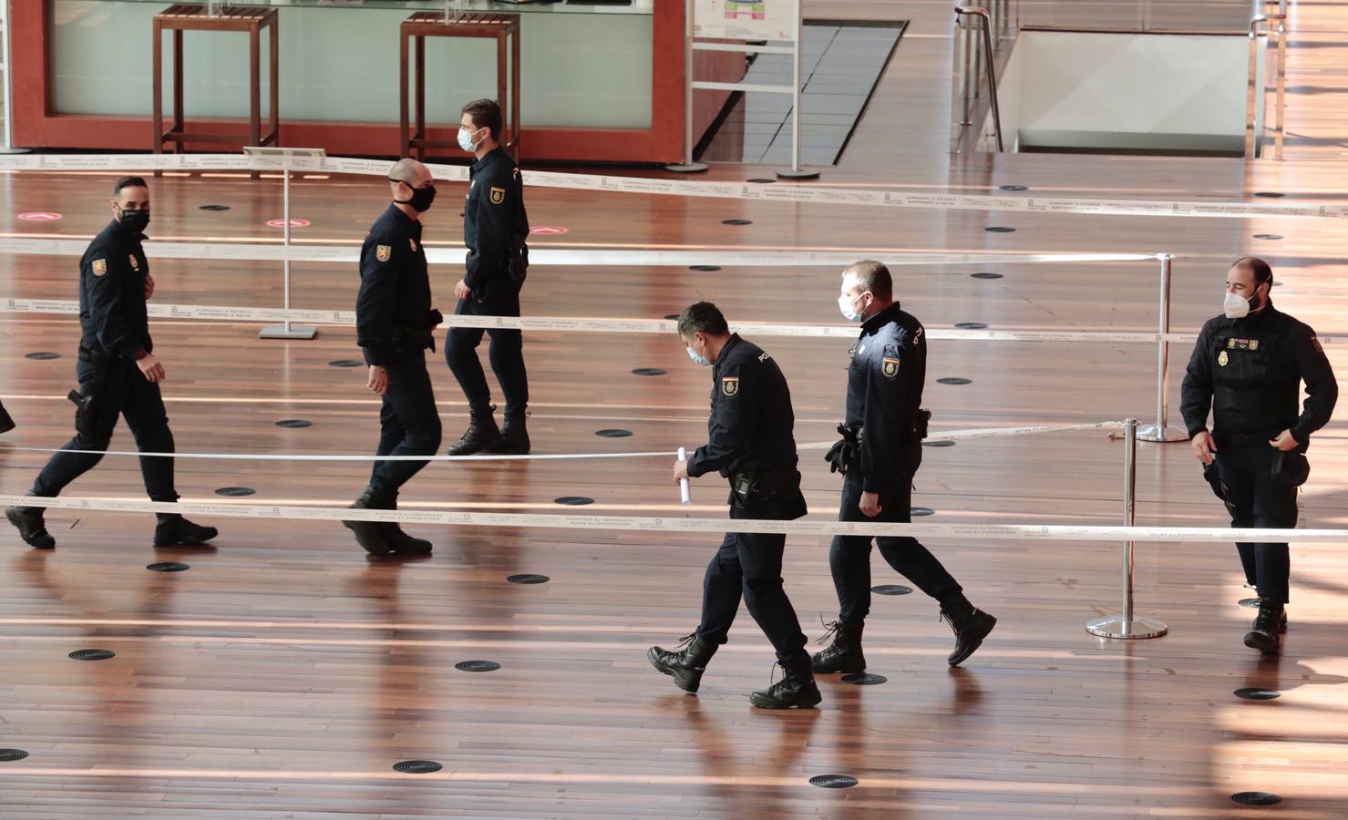 Fotos: El centro Miguel Delibes de Valladolid acoge la vacunación de más de 1.400 agentes de la Policía y Guardia Civil