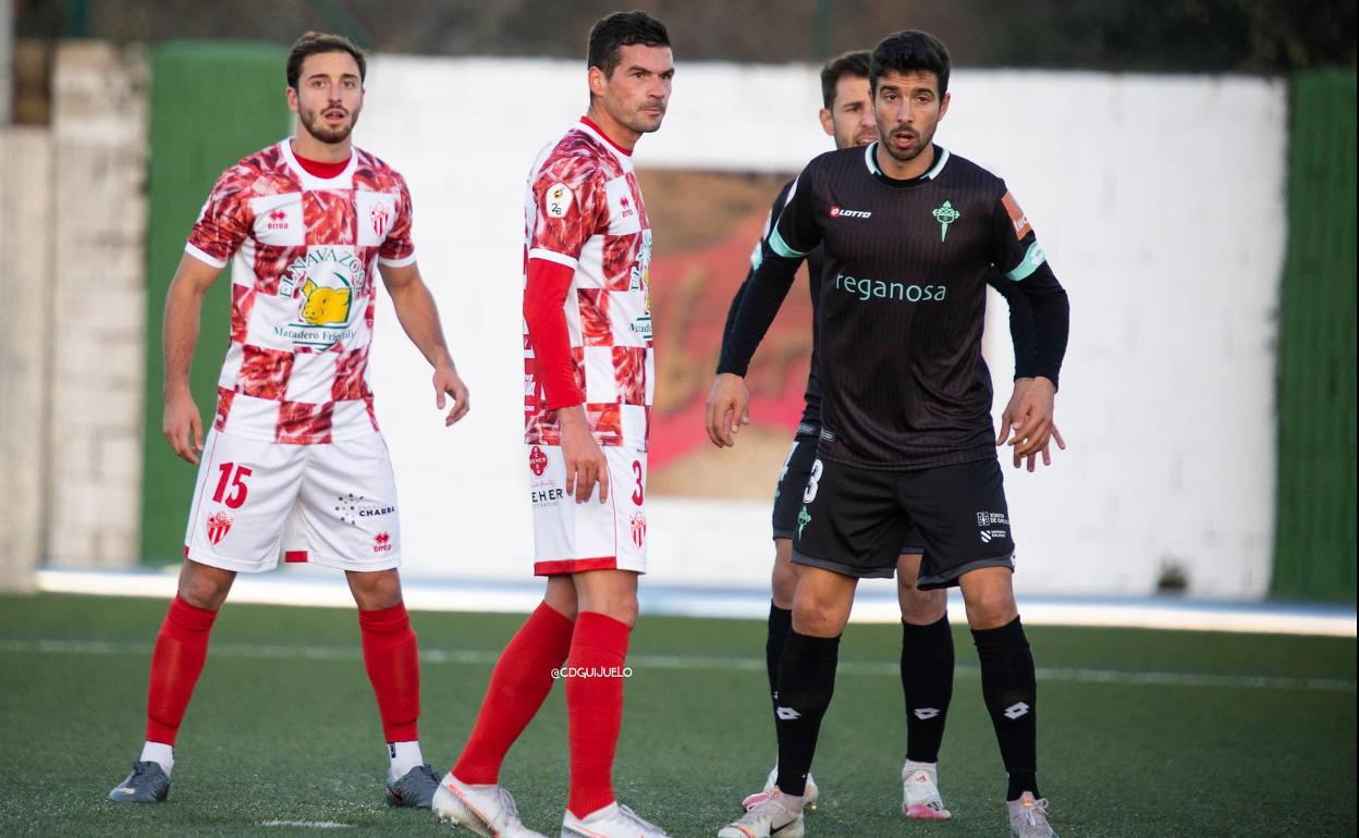 Una acción del CD Guijuelo-Racing de Ferrol de la primera vuelta de la Liga. 