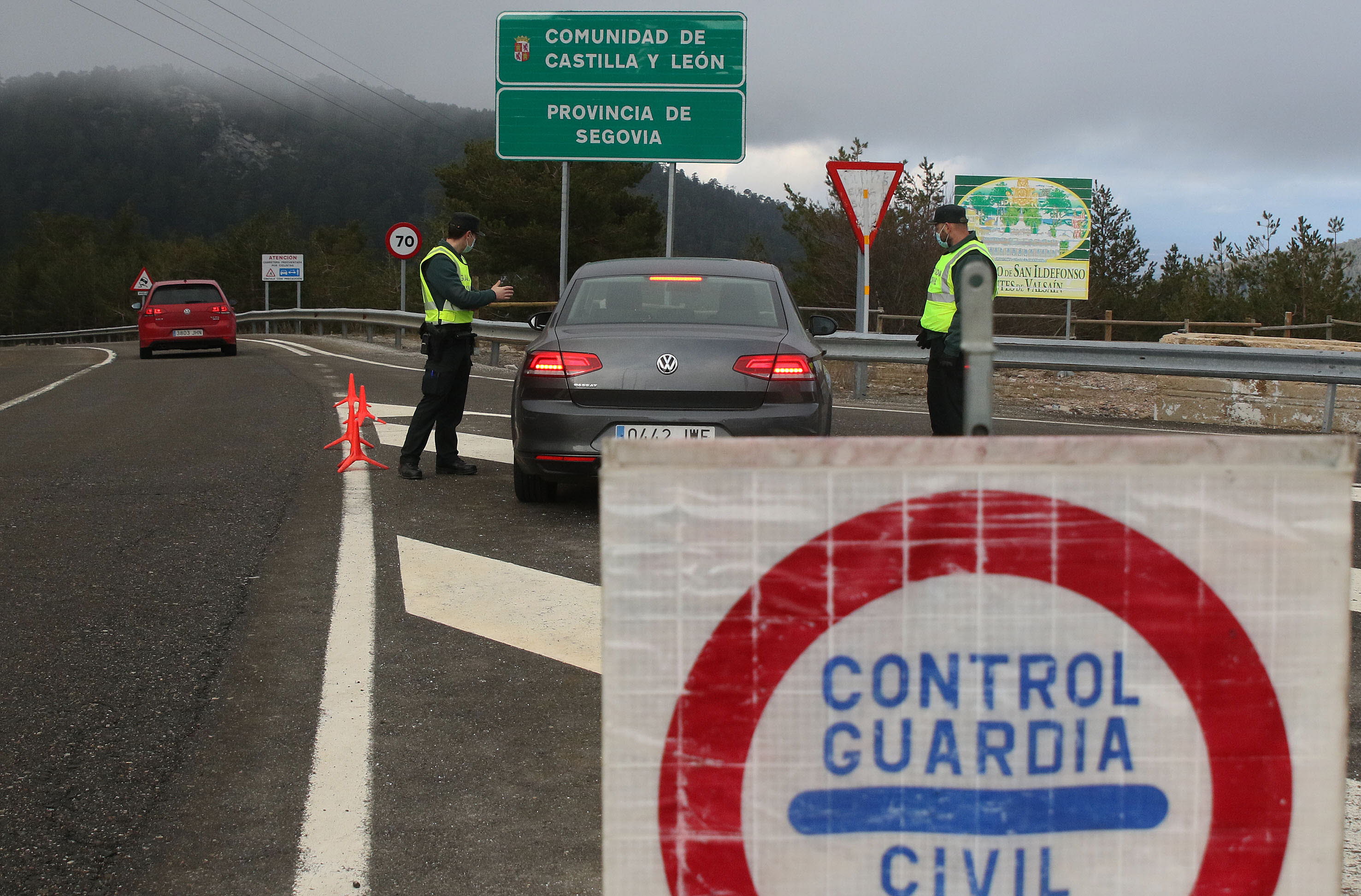 Control de la Guardia Civil, en Navacerrada, justo en el límite de Segovia con Madrid.