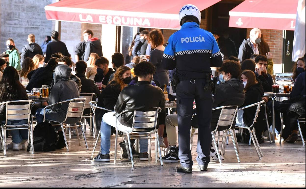 Las terrazas de los bares de La Antigua, esta tarde.