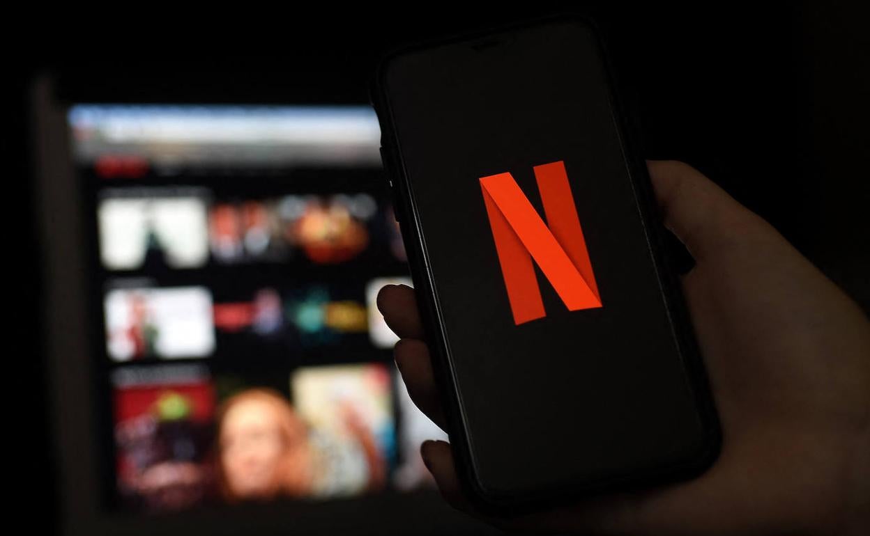 La plataforma Netflix reproducida a través de la aplicación móvil