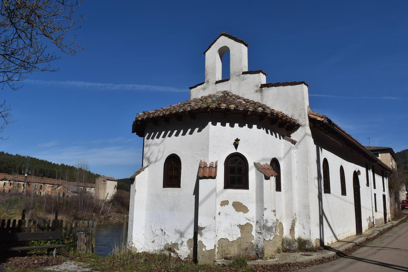 Estado de deterioro de la pasarela de Alar del Rey.