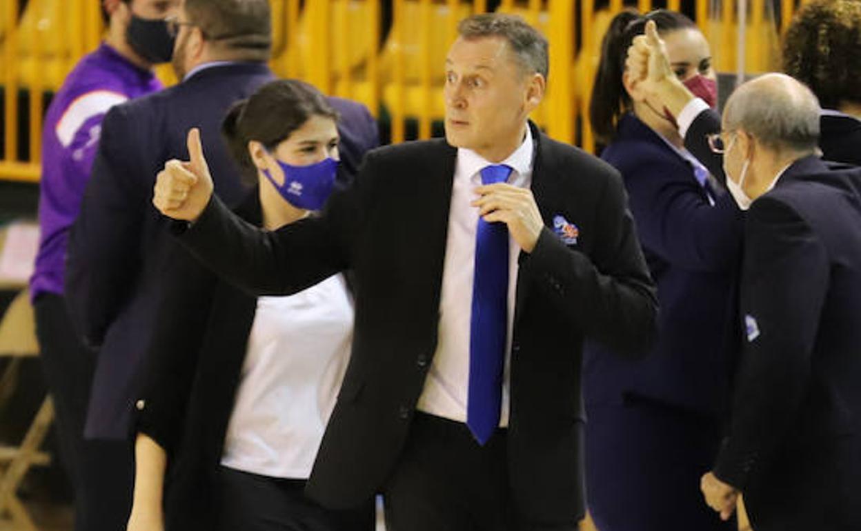 Roberto Íñiguez: «Estoy fastidiado porque hemos tenido una bola para ganar y no la hemos jugado bien»