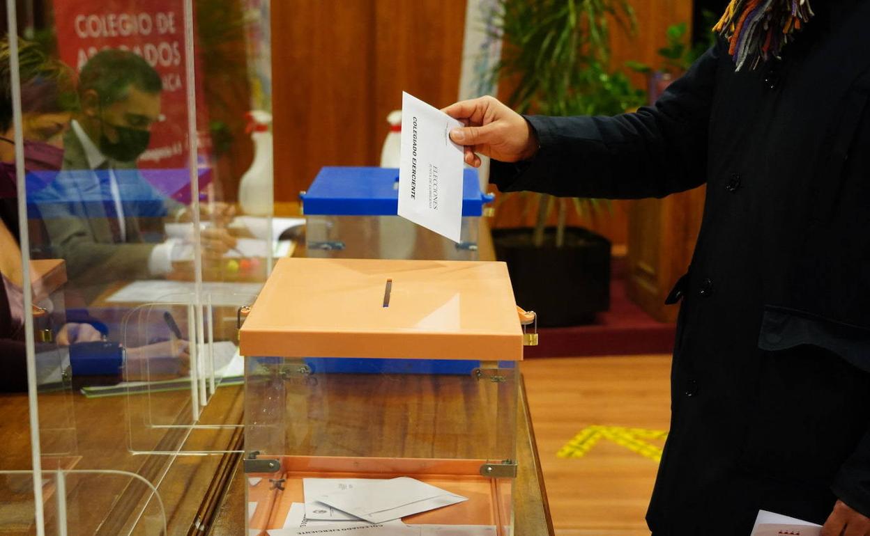 Elecciones al decanato del colegio de abogados.