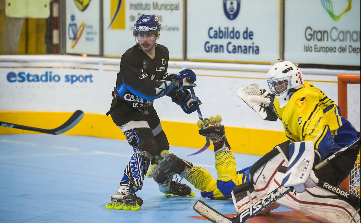 Una acción del encuentro disputado en las islas. 