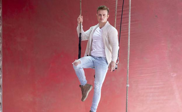 Alexander Lichner, trapecista del Circo Holiday. 