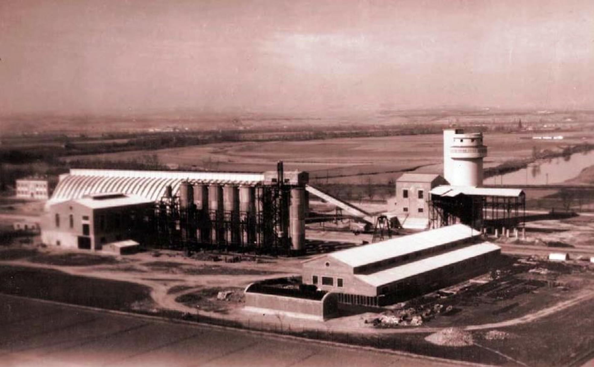 Instantánea de 1949 de la factoría de Nitratos de Castilla SA (Nicas), que comenzó a funcionar en 1947.