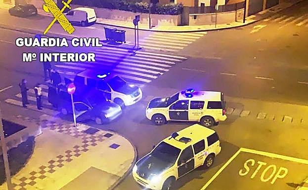 Imagen de la intervención realizada por los efectivos de la Guardia Civil. 