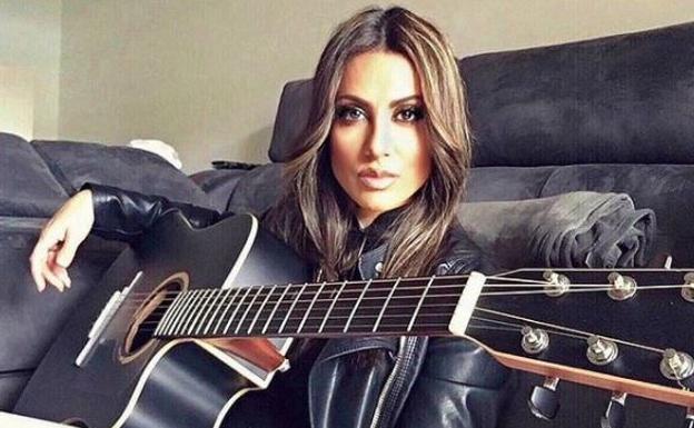 Imagen principal - Así es Sara Denez, ¿la nueva amiga especial de Iker Casillas?
