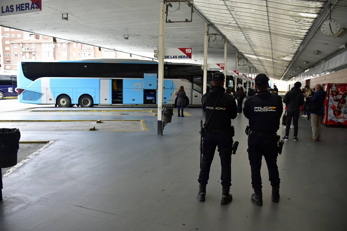 Fotos: Controles de movilidad en las estaciones de trenes y autobuses de Valladolid