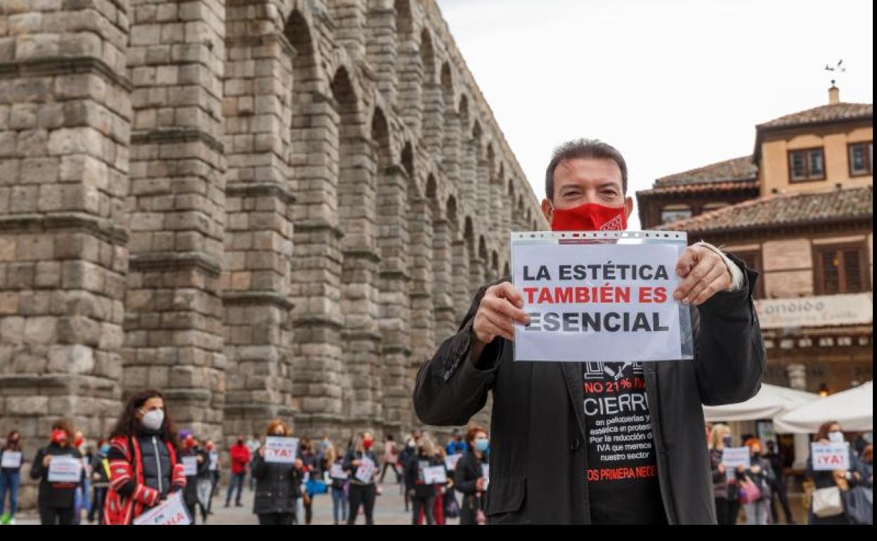 Una concentración en Segovia para pedir, entre otras reivindicaciones, la bajada del IVA del 21% al 10%. 