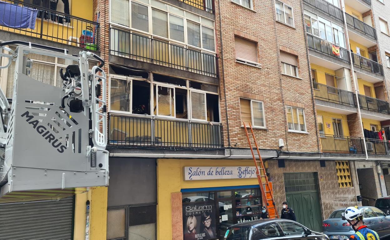 Imagen del balcón de la vivienda en la que se produjo el incendio. 