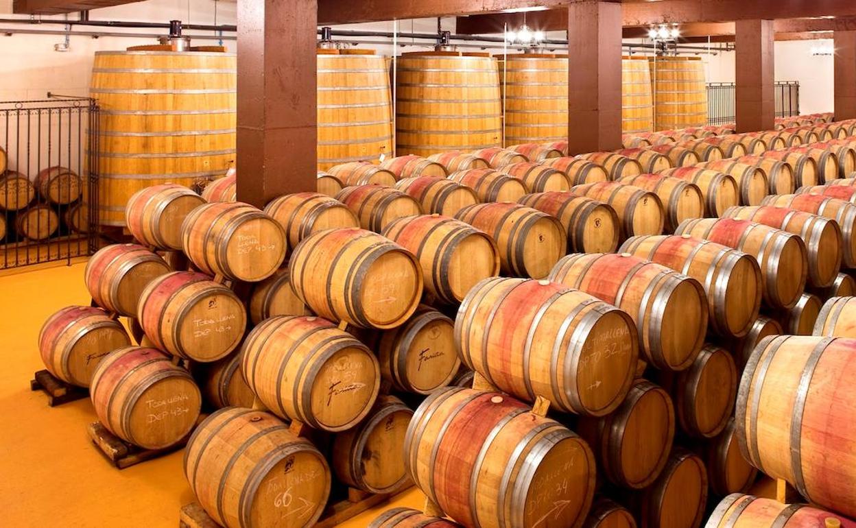 Sala de barricas de Bodegas Fariña, en Toro. 