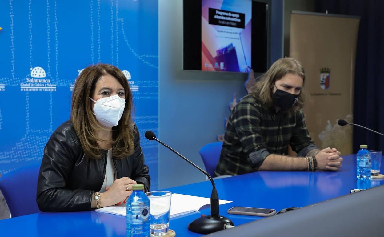 La concejala María Victoria Bermejo comparece ante los periodistas