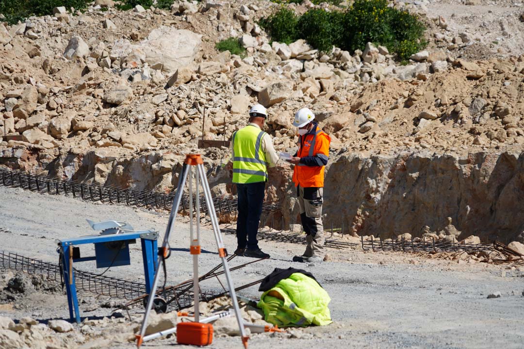 Isabel Blanco durante su visita a las obras de la nueva residencia de Puente Ladrillo en Salamanca