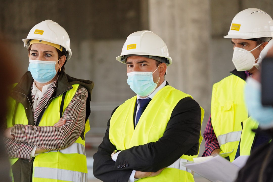 Isabel Blanco durante su visita a las obras de la nueva residencia de Puente Ladrillo en Salamanca