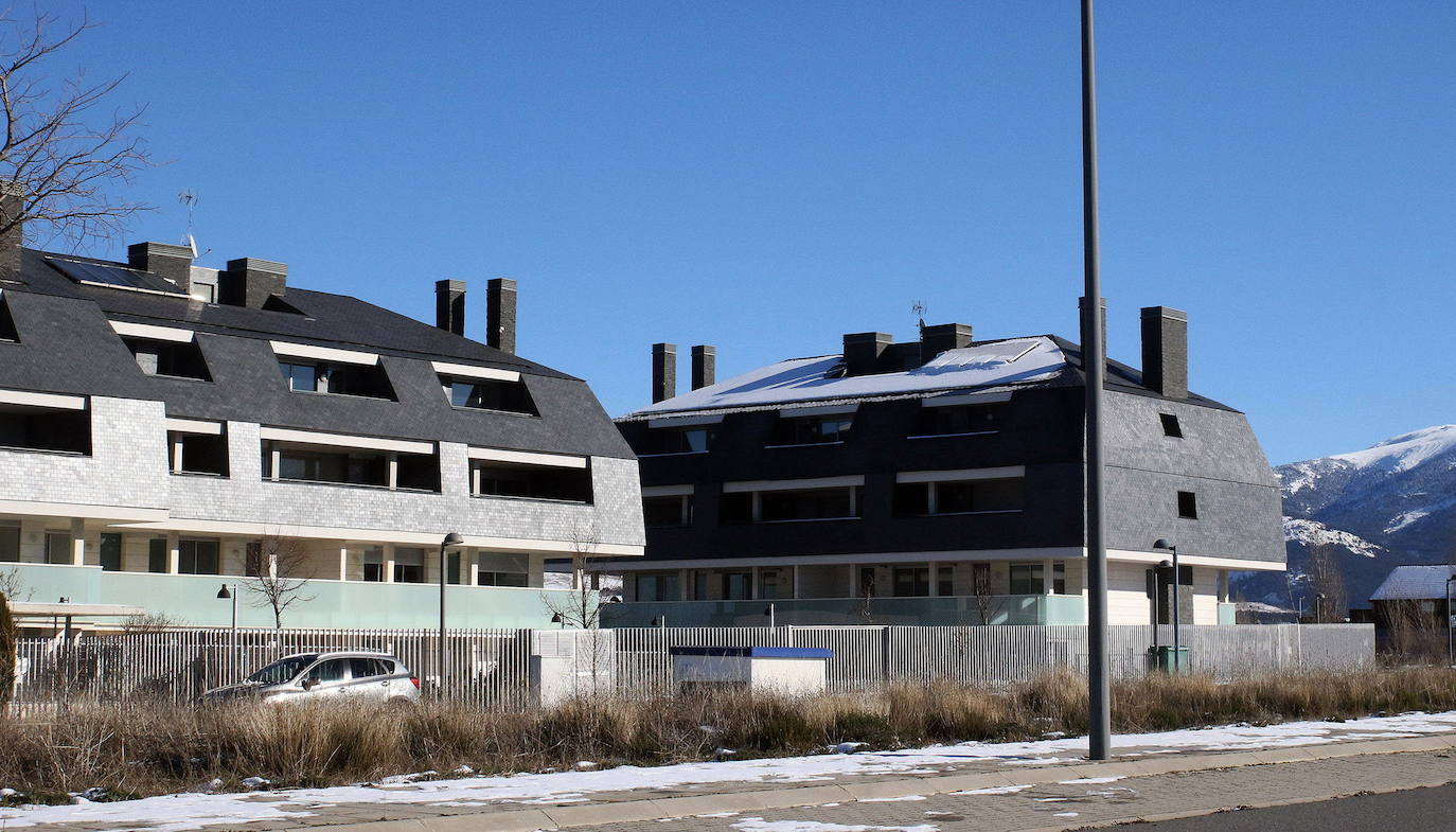 Bloques de viviendas de la urbanización de Quinta Real, edificadas en la finca de Quitapesares..