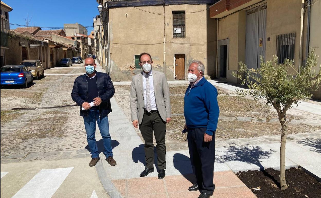 Ramón Sastre, Marcos Iglesias y José Manuel Jerez, ayer en la calle Lázaro.