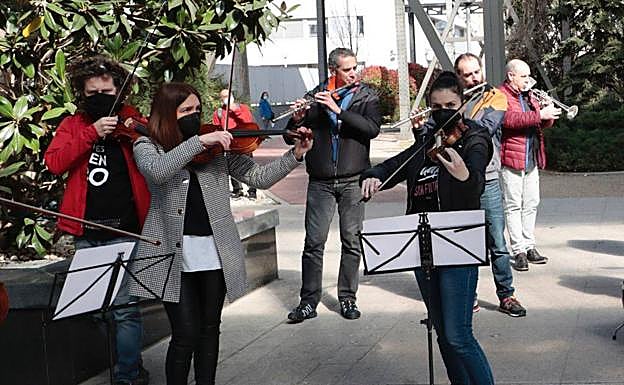Músicos de la OSCyL, celebrando Miradas. 