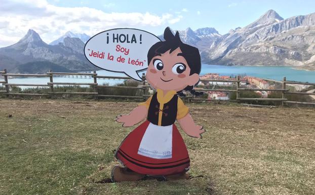 Jeidi -la prima de la Heidi suiza- espera a los visitantes al lado del columpio.