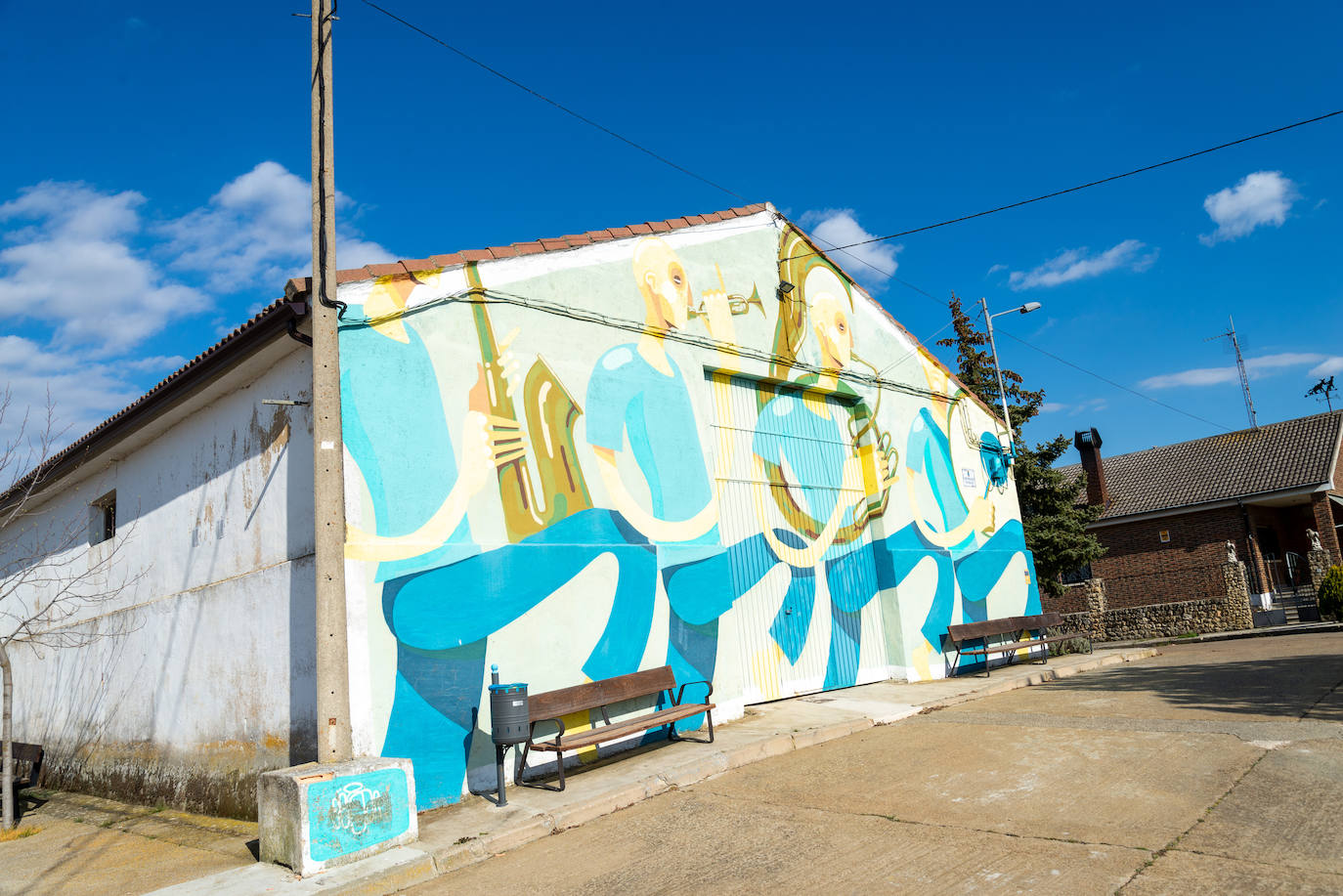 Los murales inundan el pueblo de Villaherreros.