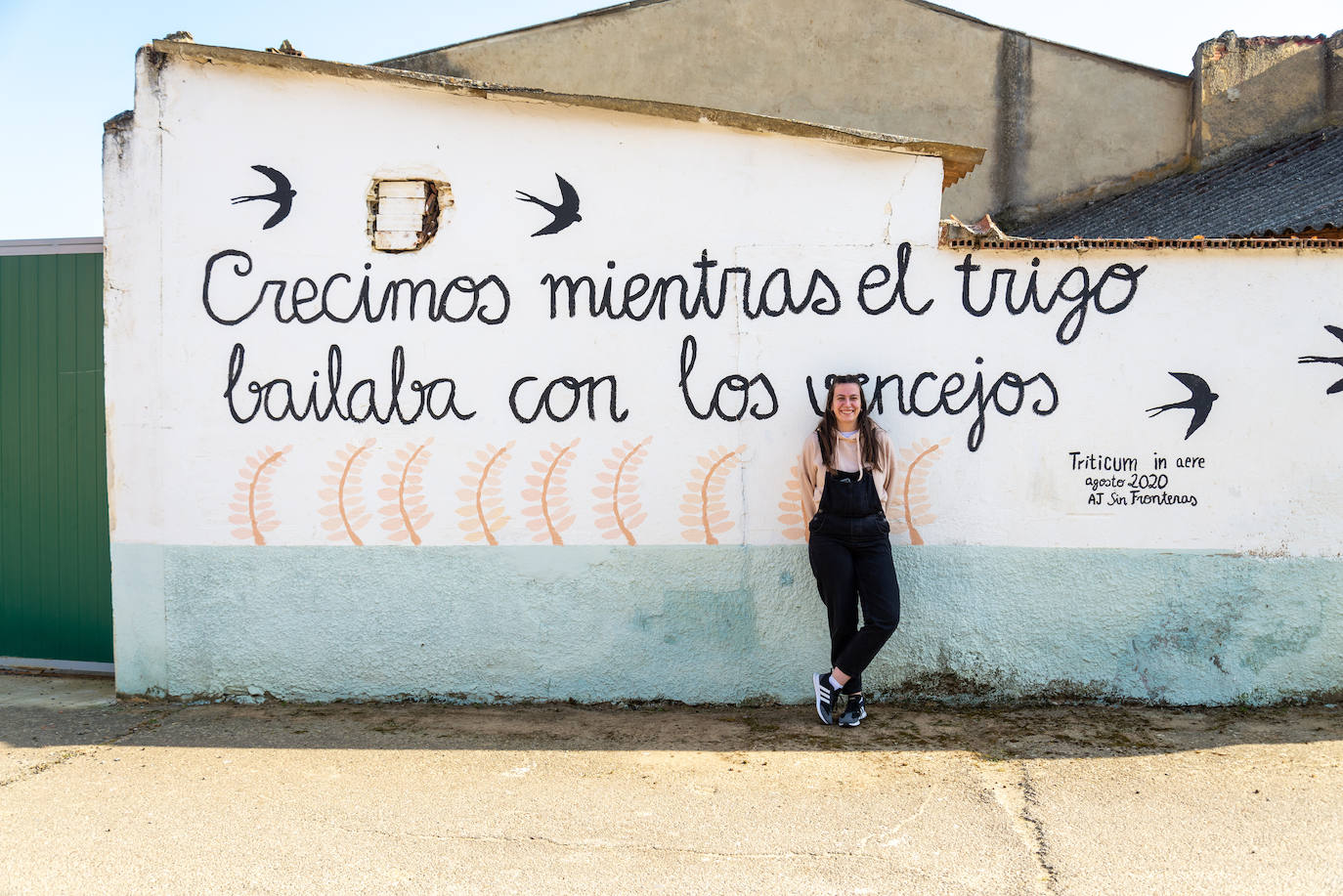 Los murales inundan el pueblo de Villaherreros.