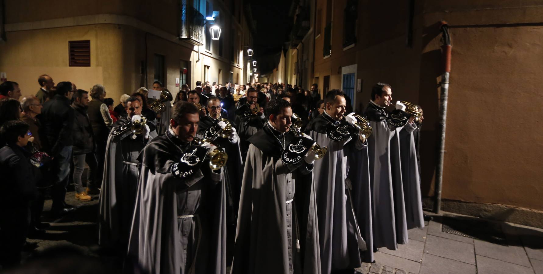 2014. Banda de Cornetas y Tambores del Santísimo Cristo del Perdón de la Cofradía Penitencial de la Sagrada Pasión de Cristo durante la procesión.