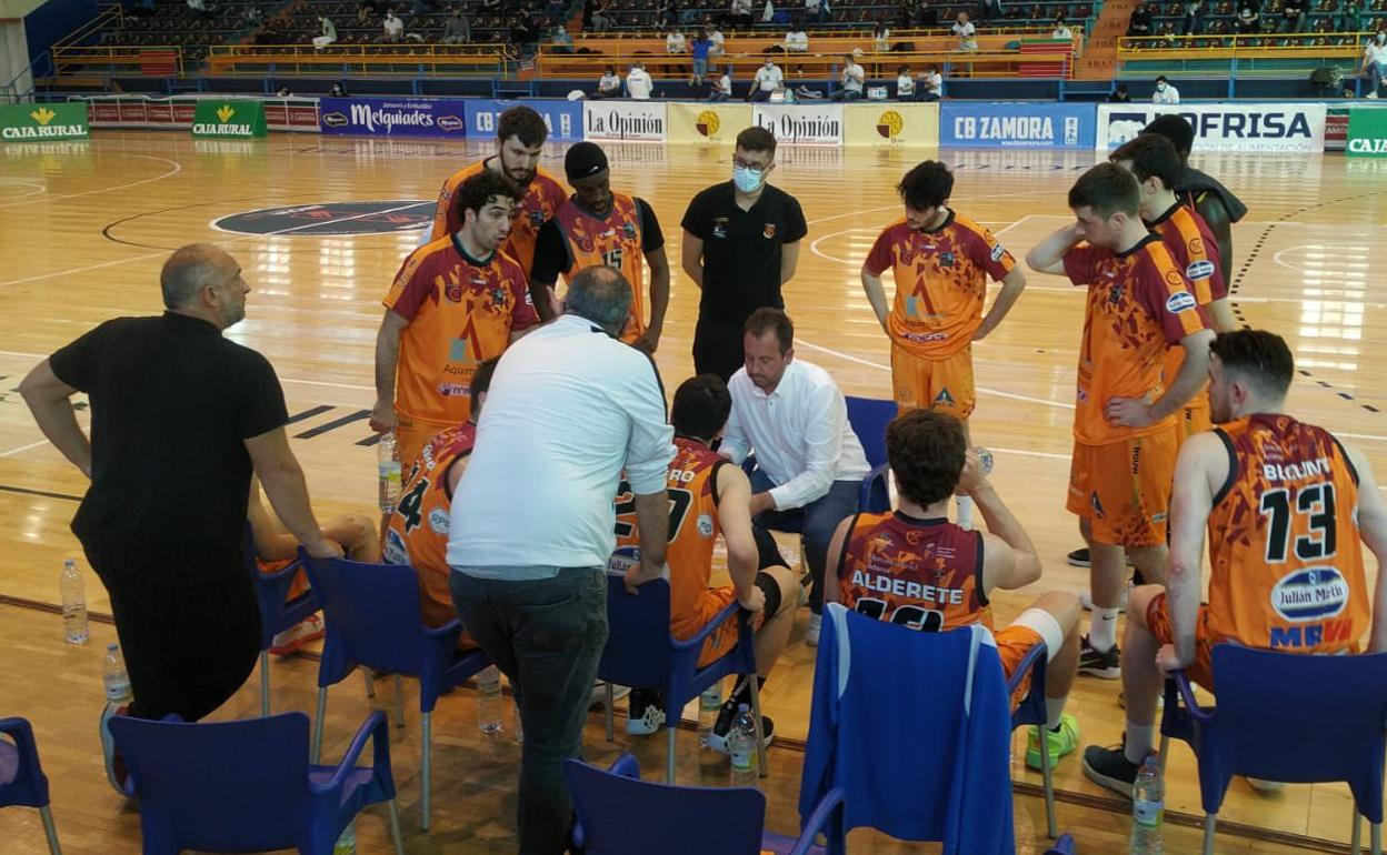 Vital triunfo del Aquimisa Carbajosa en Zamora por la salvación (67-76)