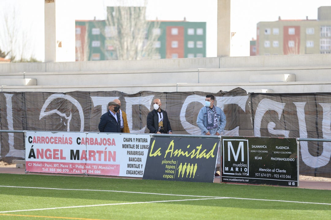 La afición arropó a Unionistas dentro y fuera del campo