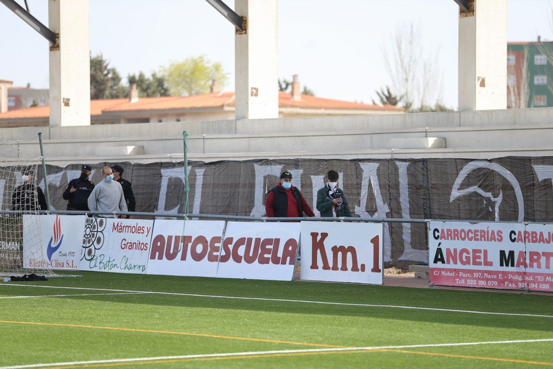 La afición arropó a Unionistas dentro y fuera del campo